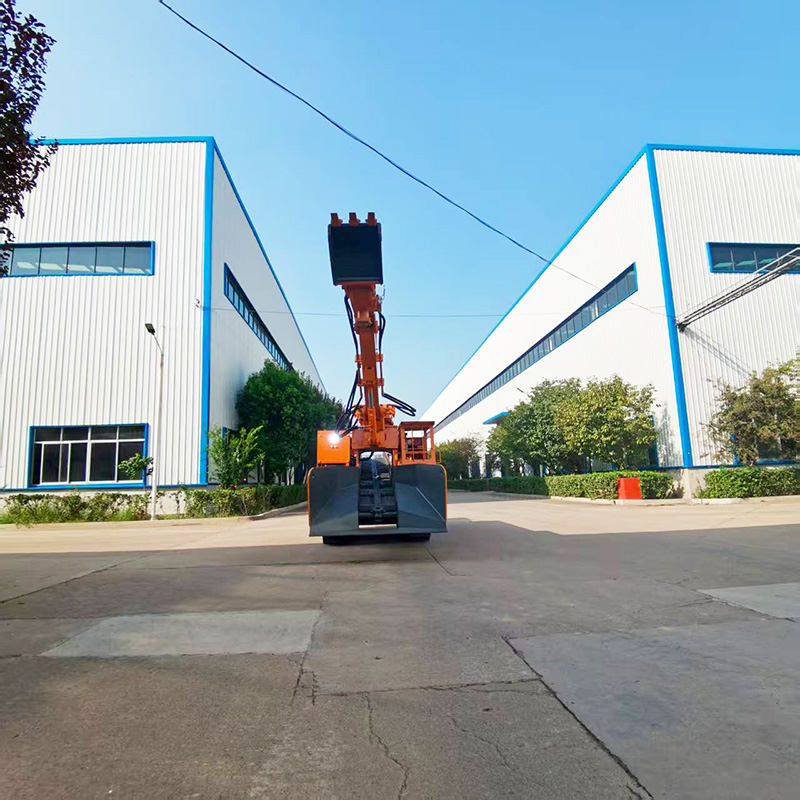 Многофункциональный погрузчик для навоза