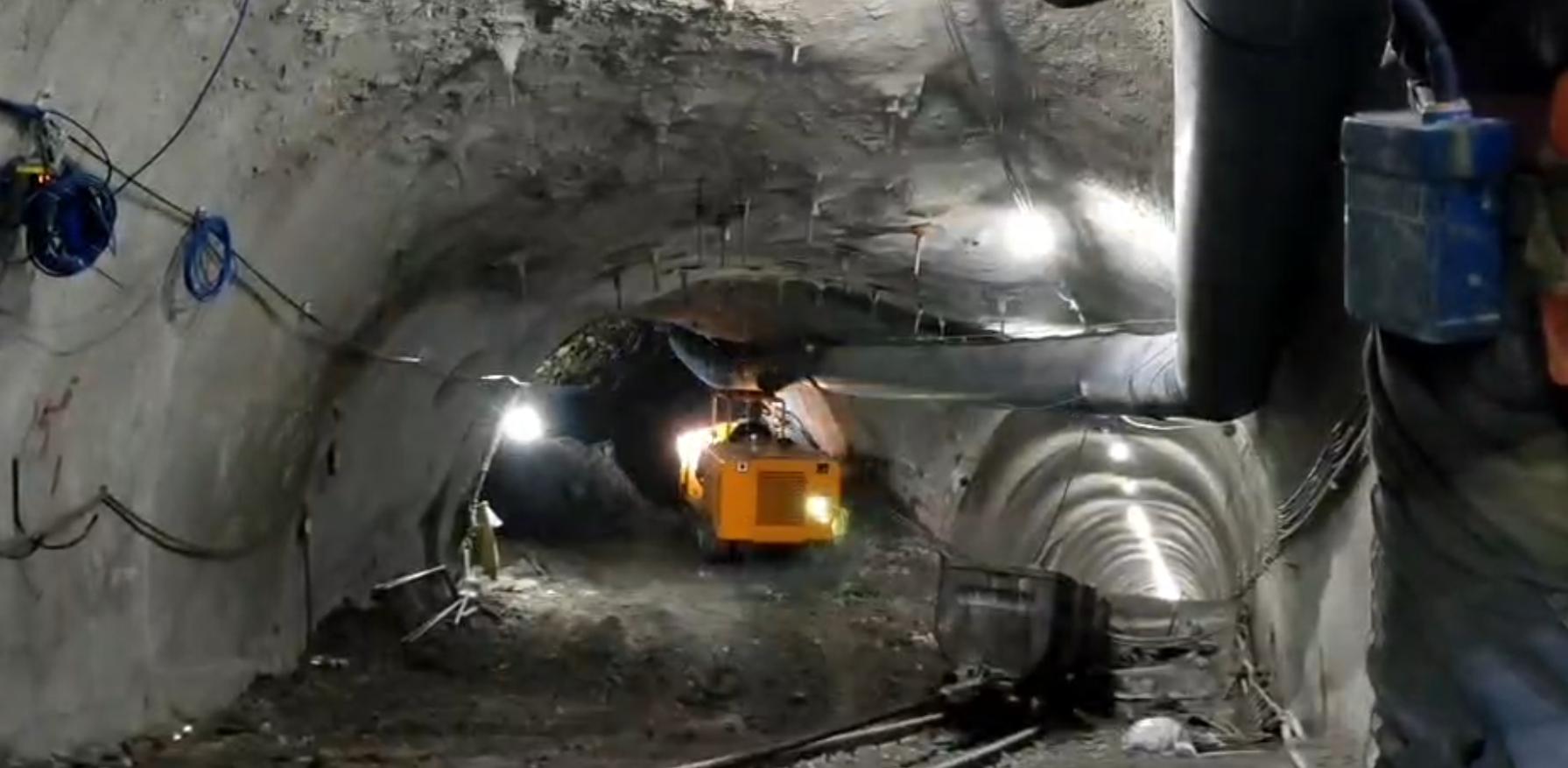 محمل تفريغ جانبي يعمل بالديزل محمل تفريغ جانبي يعمل بالديزل